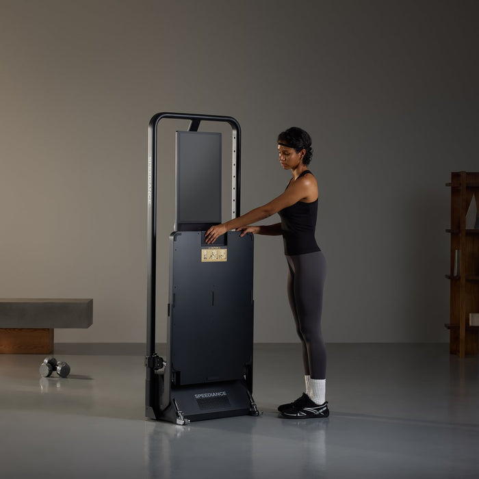 Gym Monster 3 dans une pièce calme et épurée