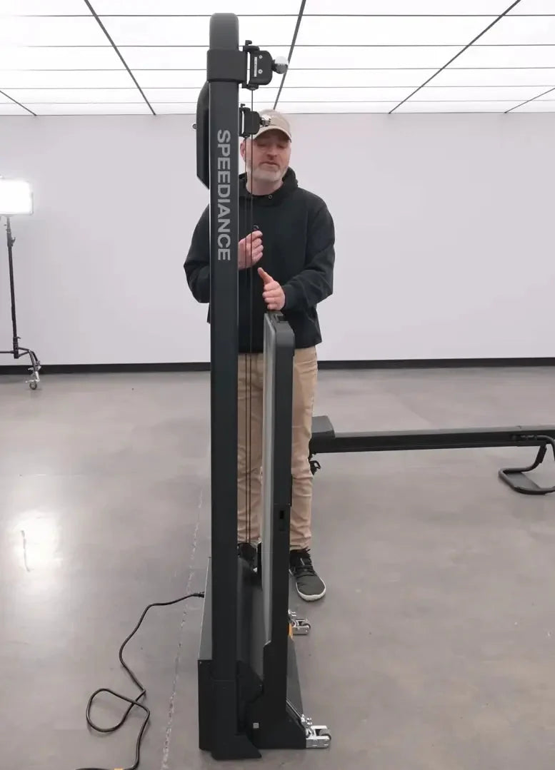 Unbox Therapy avec un Speediance Gym Monster replié